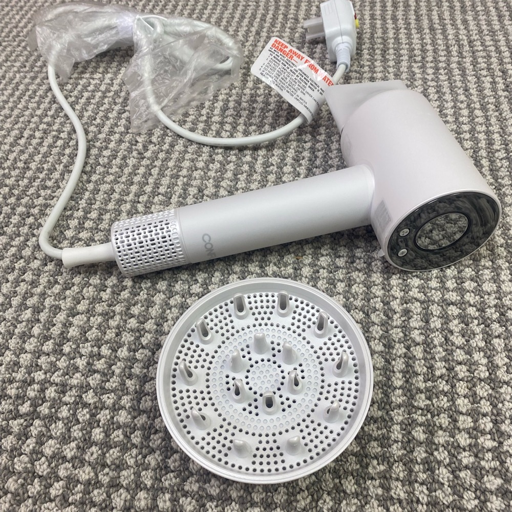 NWOT Confu White Compact Hair Dryer with Diffuser